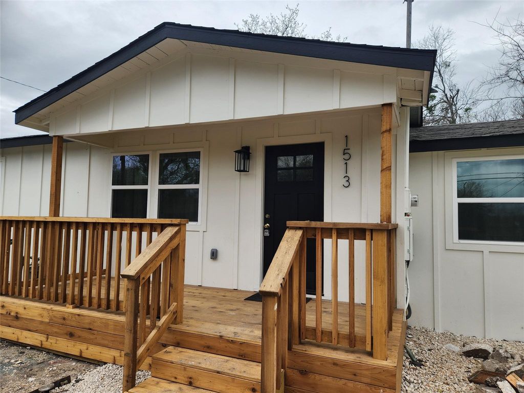 1513 McLain ST, Taylor, TX 76574