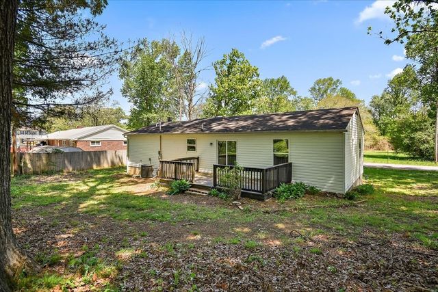 309 Rickenbacker Dr, Tullahoma, TN 37388