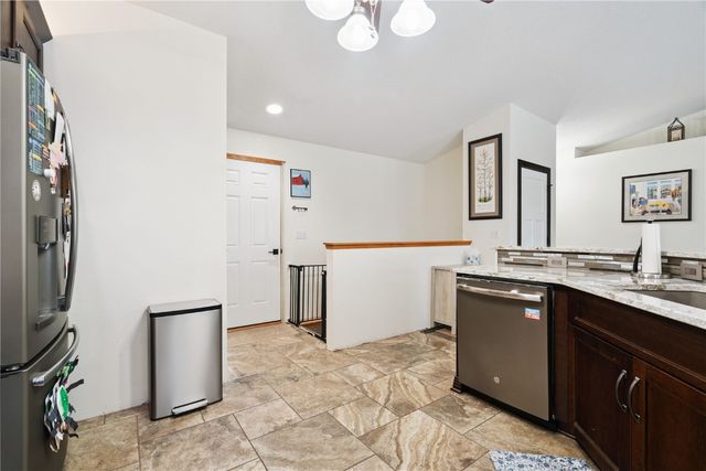 1211 Wolf Dr NW, Cedar Rapids, IA 52405