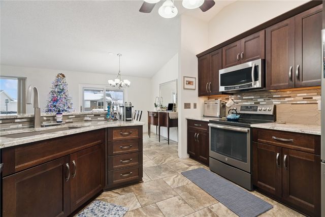 1211 Wolf Dr NW, Cedar Rapids, IA 52405