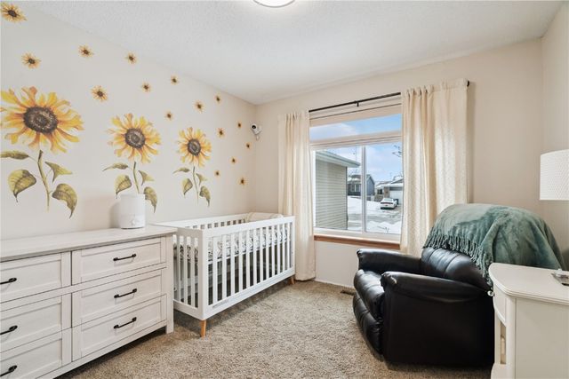 1211 Wolf Dr NW, Cedar Rapids, IA 52405