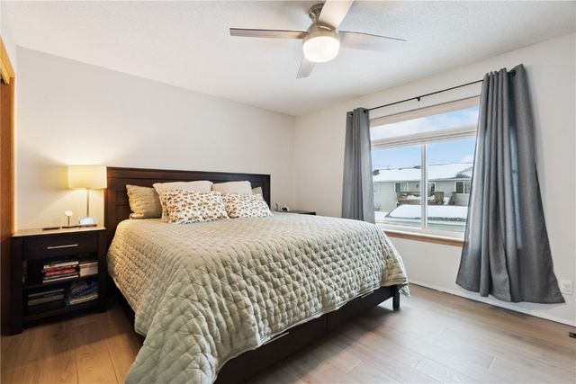 1211 Wolf Dr NW, Cedar Rapids, IA 52405