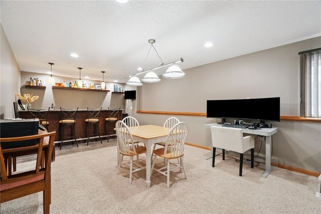 1211 Wolf Dr NW, Cedar Rapids, IA 52405