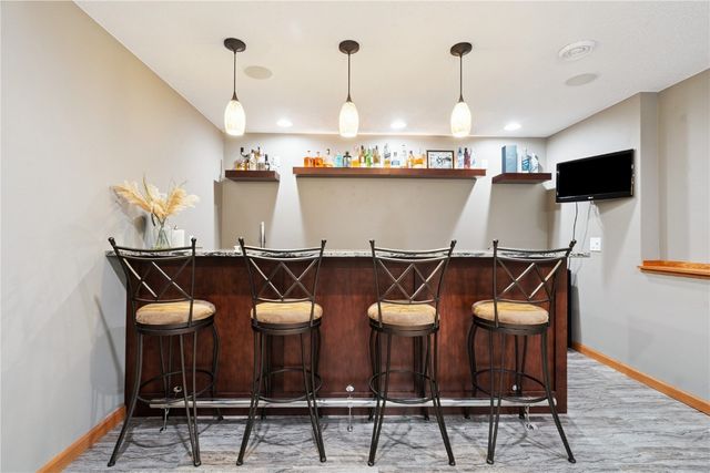 1211 Wolf Dr NW, Cedar Rapids, IA 52405