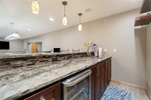 1211 Wolf Dr NW, Cedar Rapids, IA 52405