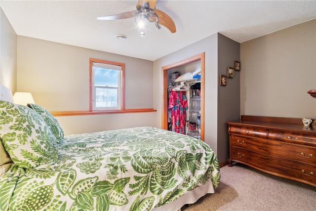 1211 Wolf Dr NW, Cedar Rapids, IA 52405