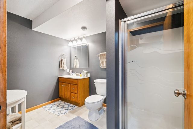 1211 Wolf Dr NW, Cedar Rapids, IA 52405