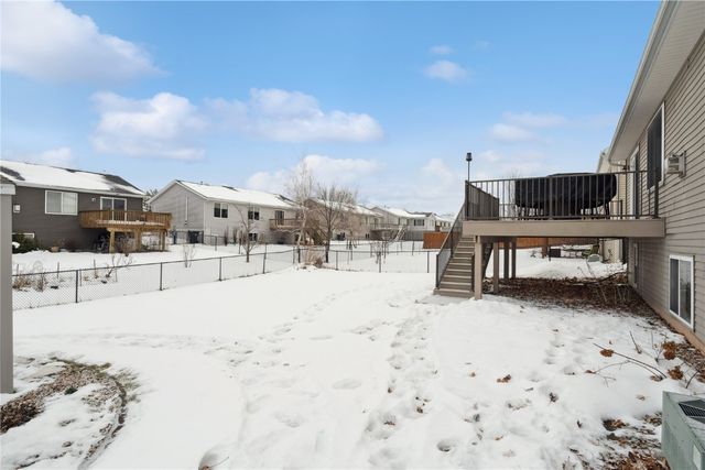 1211 Wolf Dr NW, Cedar Rapids, IA 52405