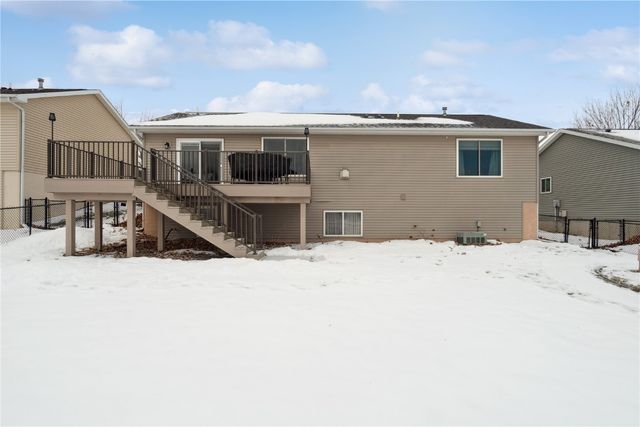 1211 Wolf Dr NW, Cedar Rapids, IA 52405