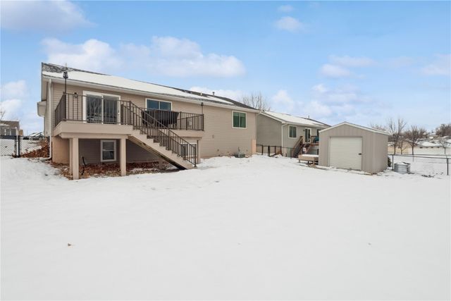 1211 Wolf Dr NW, Cedar Rapids, IA 52405