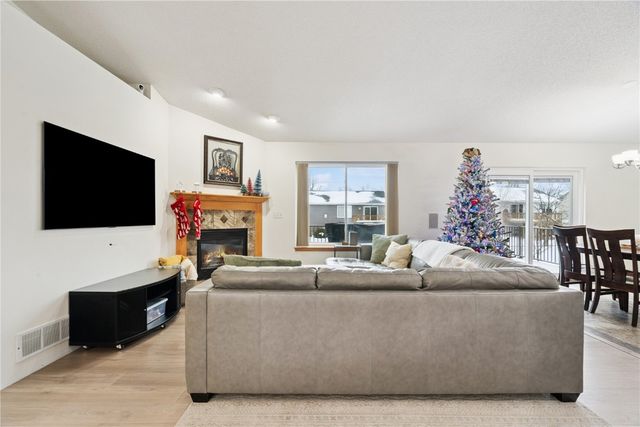 1211 Wolf Dr NW, Cedar Rapids, IA 52405