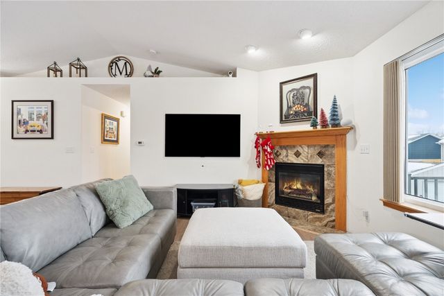 1211 Wolf Dr NW, Cedar Rapids, IA 52405