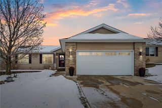 1211 Wolf Dr NW, Cedar Rapids, IA 52405