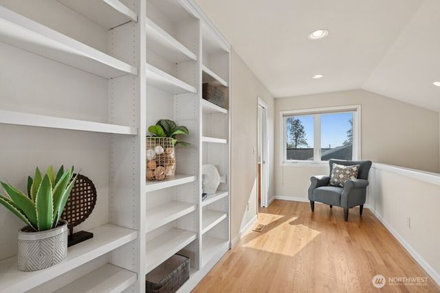 5720 59th Avenue NE, Seattle, WA 98105