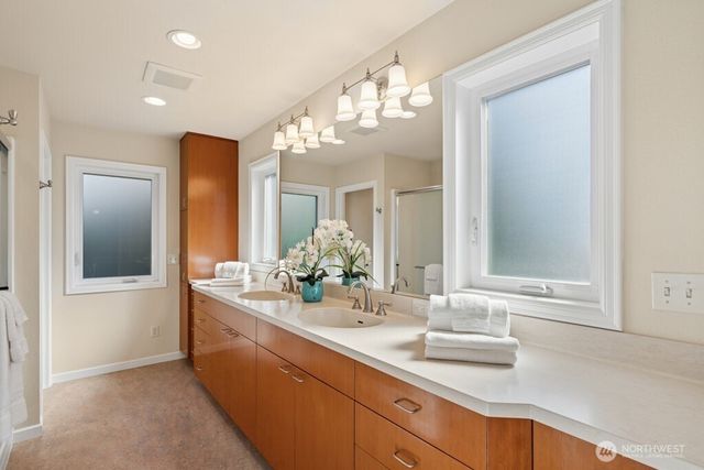 5720 59th Avenue NE, Seattle, WA 98105