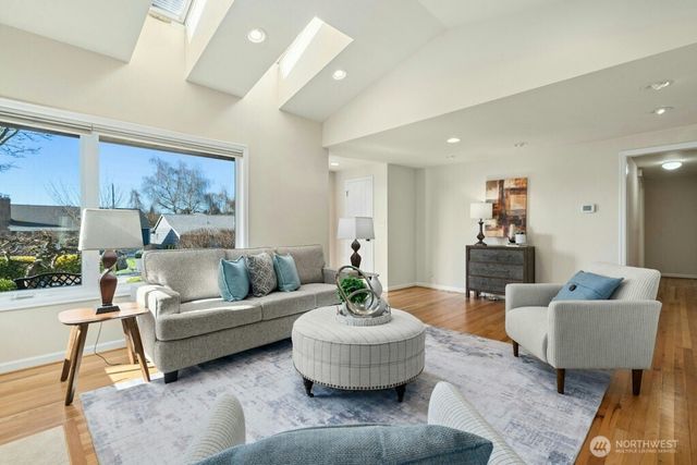 5720 59th Avenue NE, Seattle, WA 98105