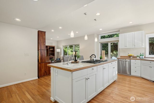 5720 59th Avenue NE, Seattle, WA 98105