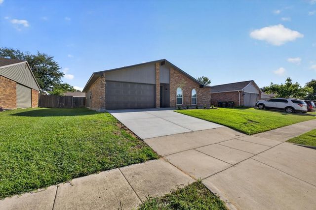 4121 Blue Flag Lane, Fort Worth, TX 76137