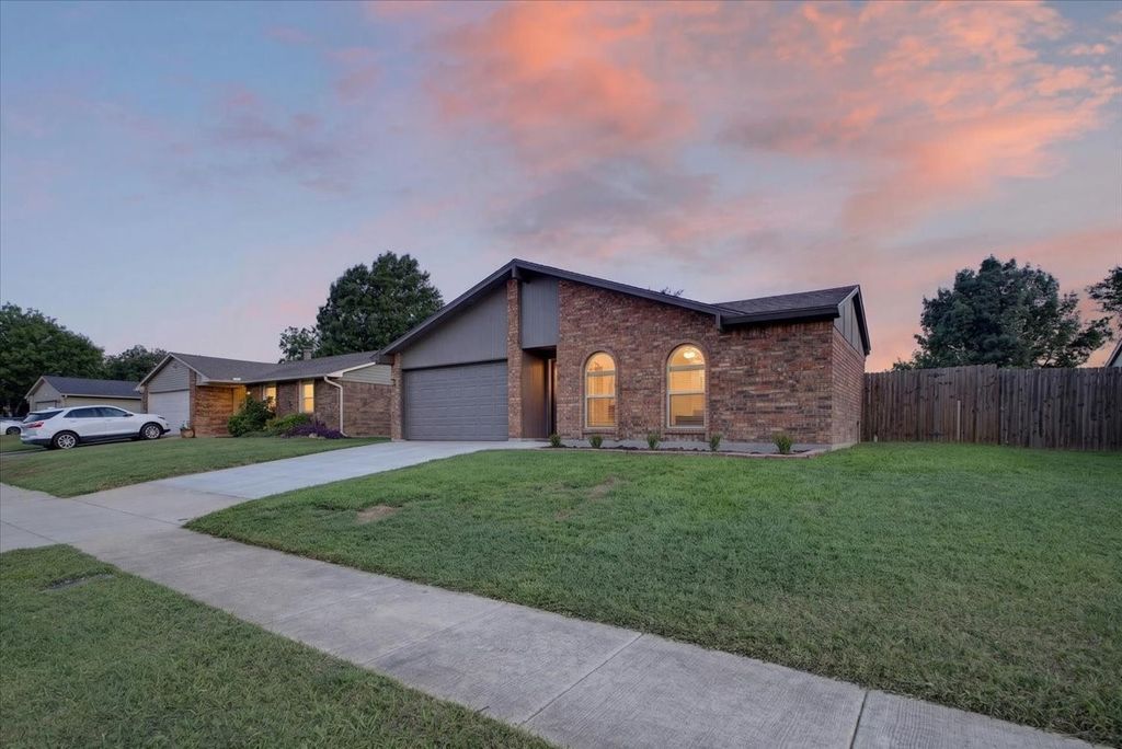 4121 Blue Flag Lane, Fort Worth, TX 76137