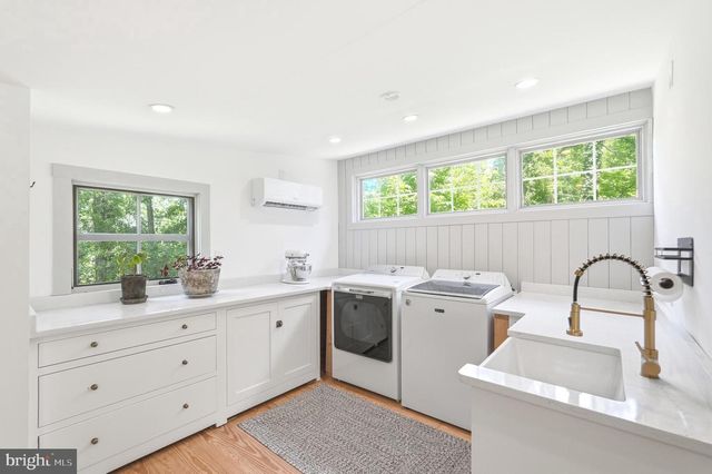 58 CENTER HILL RD, Upper Black Eddy, PA 18972
