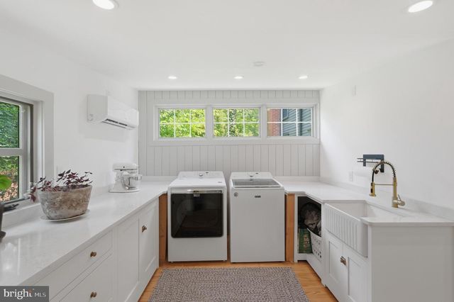 58 CENTER HILL RD, Upper Black Eddy, PA 18972