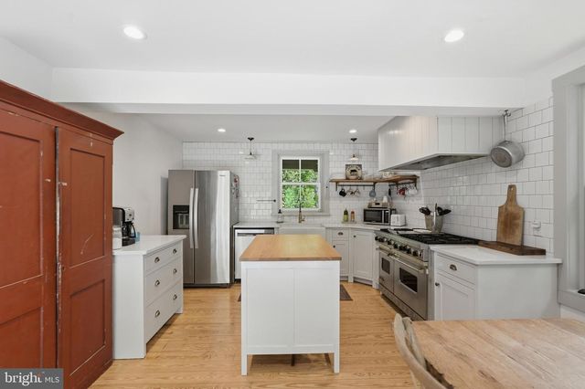 58 CENTER HILL RD, Upper Black Eddy, PA 18972