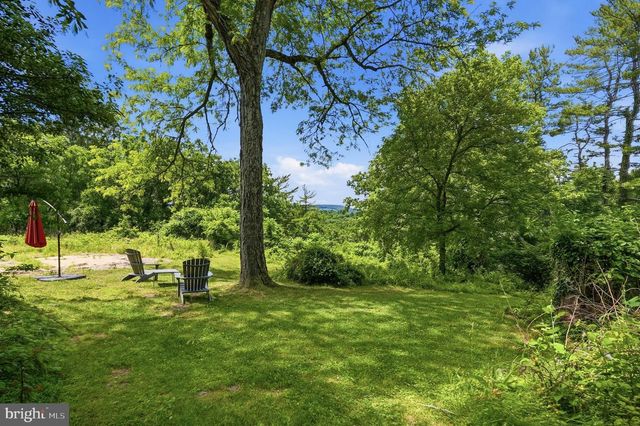 58 CENTER HILL RD, Upper Black Eddy, PA 18972