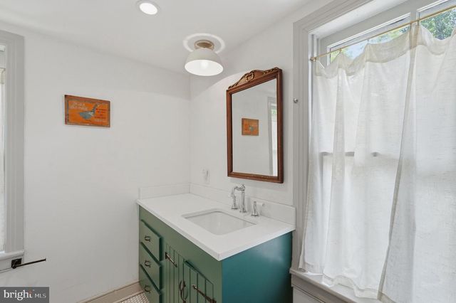 58 CENTER HILL RD, Upper Black Eddy, PA 18972