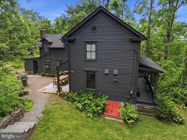 58 CENTER HILL RD, Upper Black Eddy, PA 18972