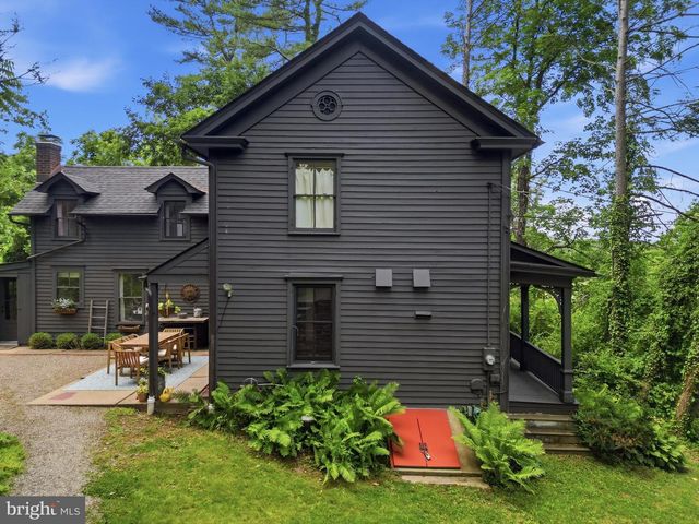 58 CENTER HILL RD, Upper Black Eddy, PA 18972