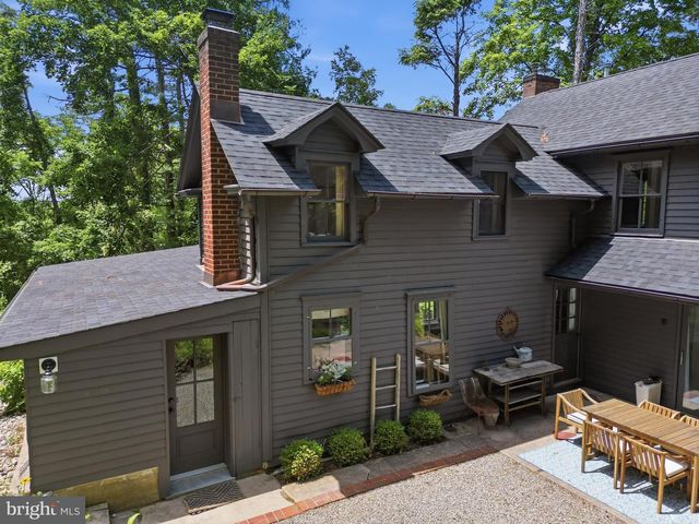 58 CENTER HILL RD, Upper Black Eddy, PA 18972