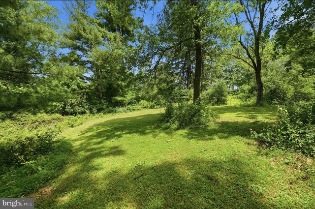 58 CENTER HILL RD, Upper Black Eddy, PA 18972