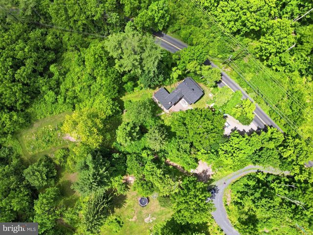 58 CENTER HILL RD, Upper Black Eddy, PA 18972