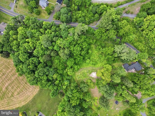 58 CENTER HILL RD, Upper Black Eddy, PA 18972