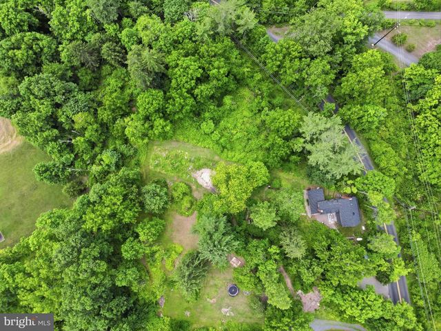 58 CENTER HILL RD, Upper Black Eddy, PA 18972