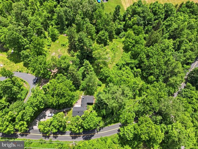 58 CENTER HILL RD, Upper Black Eddy, PA 18972