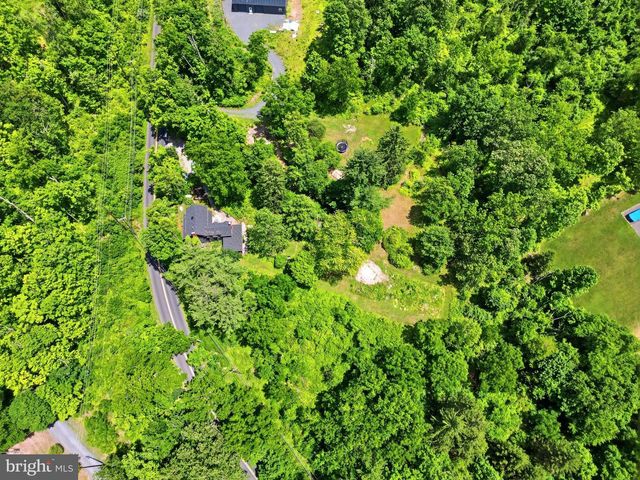 58 CENTER HILL RD, Upper Black Eddy, PA 18972
