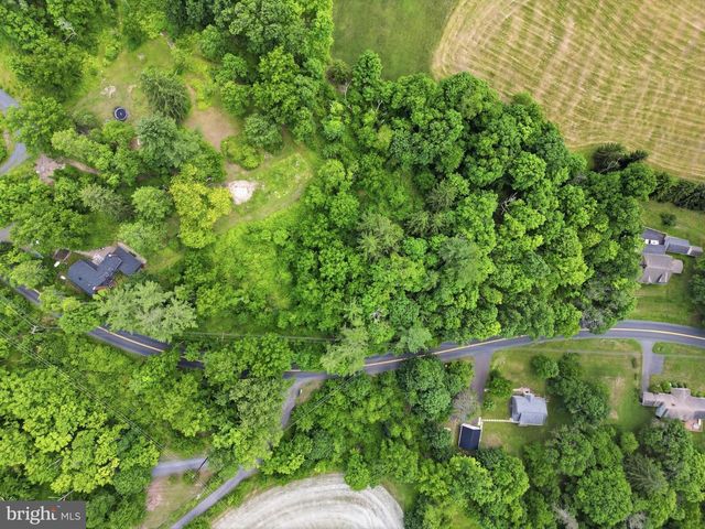 58 CENTER HILL RD, Upper Black Eddy, PA 18972