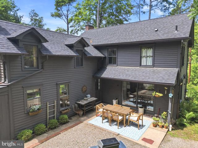 58 CENTER HILL RD, Upper Black Eddy, PA 18972