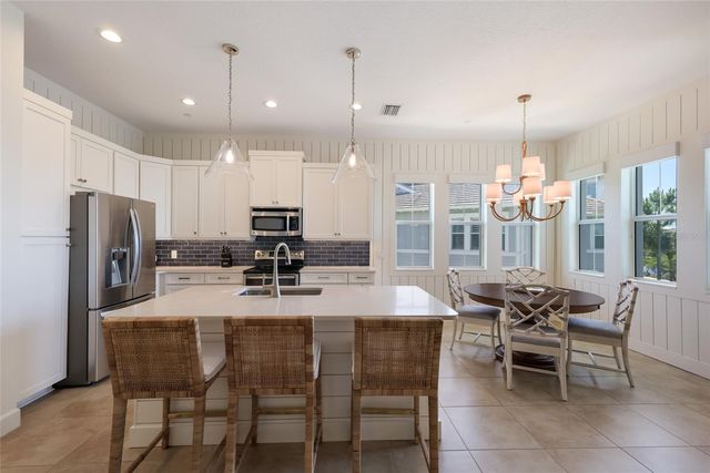 258 SAPPHIRE LAKE DRIVE 202, Bradenton, FL 34209