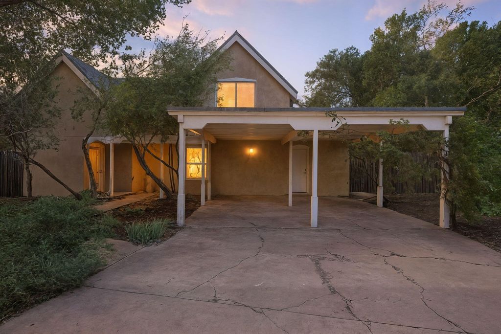 2804 Maximillian Road NW, Albuquerque, NM 87104
