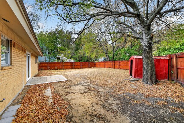 2023 N Bell Avenue, Denton, TX 76209