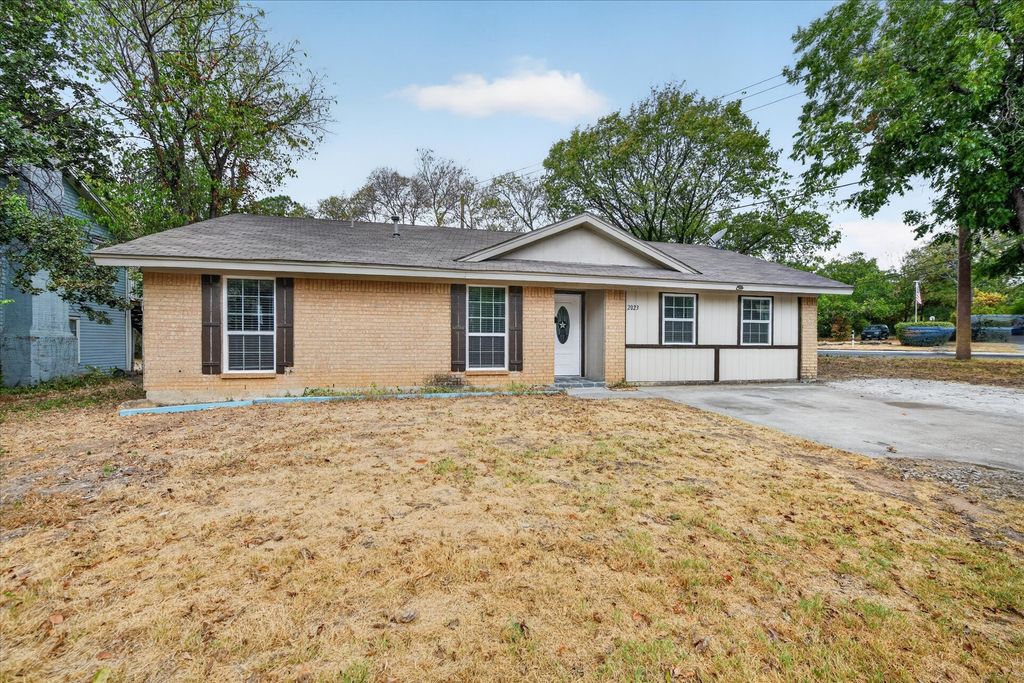 2023 N Bell Avenue, Denton, TX 76209
