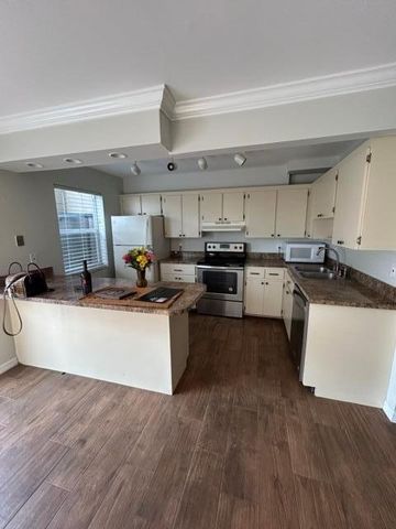 912 Sandtree Drive W 912, Palm Beach Gardens, FL 33403