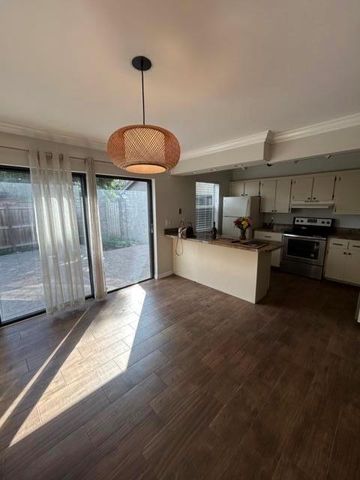 912 Sandtree Drive W 912, Palm Beach Gardens, FL 33403