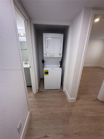 5911 Washington St 103, Hollywood, FL 33023