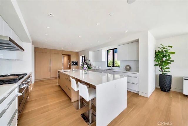 18 Lagunita Drive, Laguna Beach, CA 92651