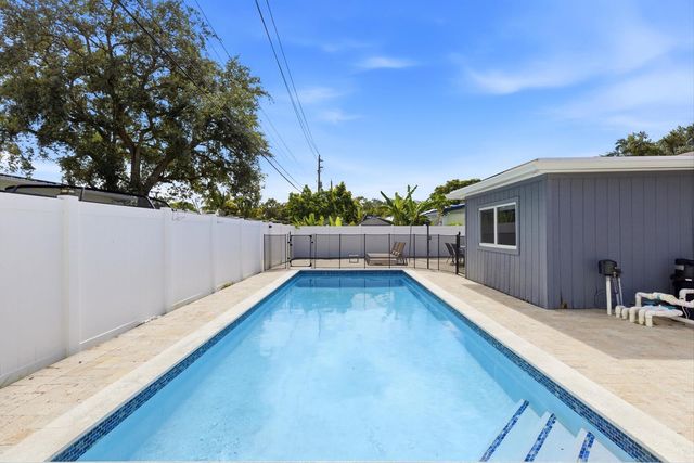 6444 Oak Street, Hollywood, FL 33024