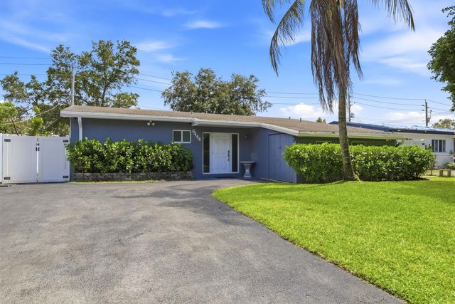 6444 Oak Street, Hollywood, FL 33024