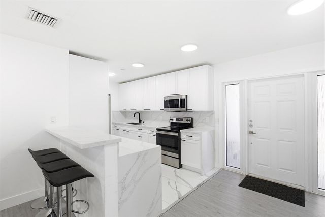 6444 Oak Street, Hollywood, FL 33024